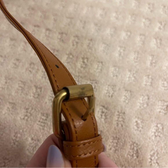 JJ Winters Elegant Tan Crossbody Bag - Picture 14 of 17